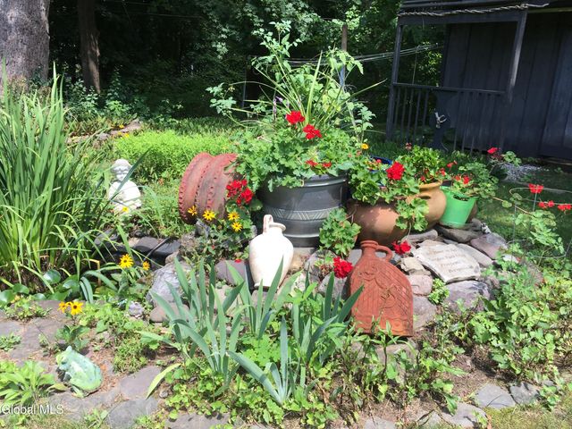 18 Friar Tuck Road, Guilderland, NY 12203