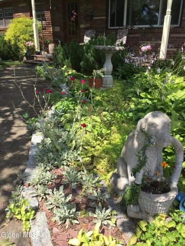 18 Friar Tuck Road, Guilderland, NY 12203