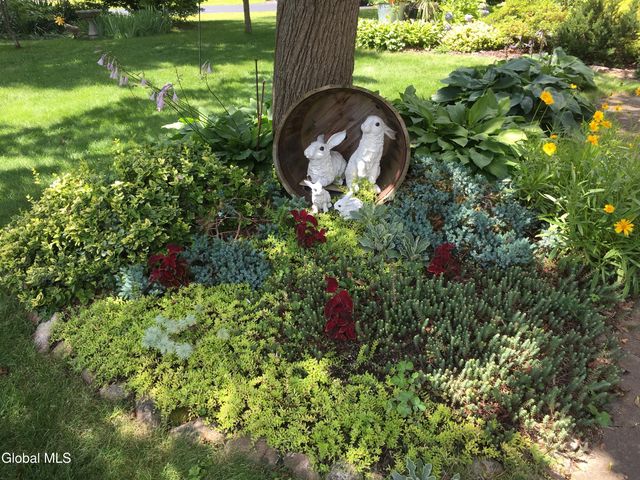 18 Friar Tuck Road, Guilderland, NY 12203