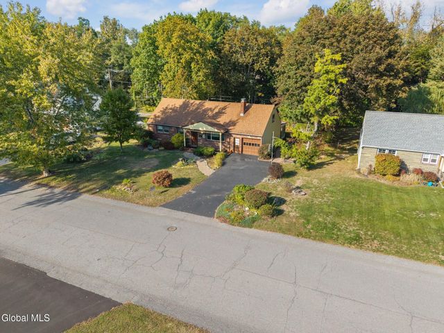 18 Friar Tuck Road, Guilderland, NY 12203