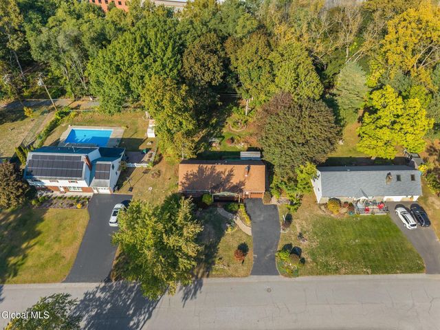 18 Friar Tuck Road, Guilderland, NY 12203