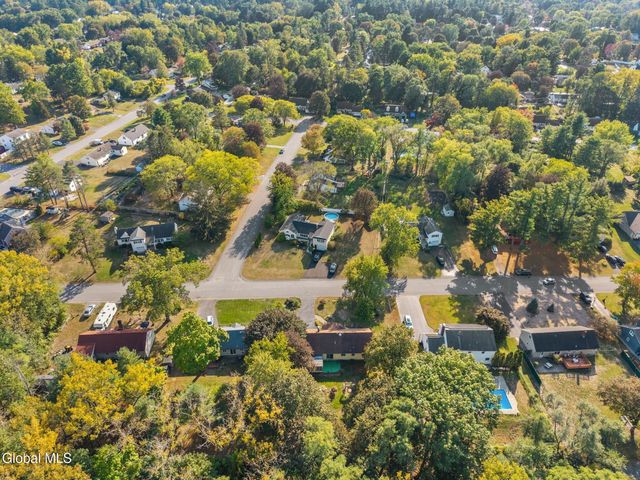 18 Friar Tuck Road, Guilderland, NY 12203