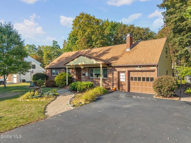 18 Friar Tuck Road, Guilderland, NY 12203