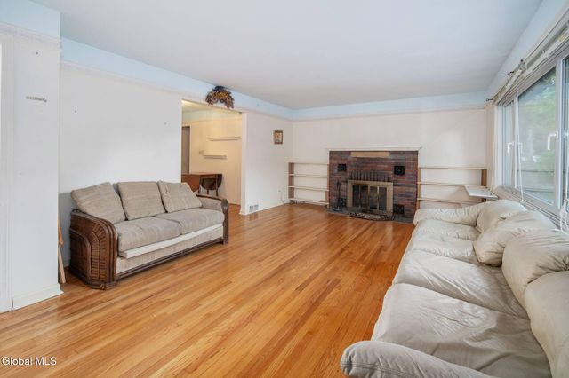 18 Friar Tuck Road, Guilderland, NY 12203