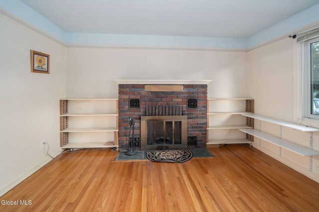 18 Friar Tuck Road, Guilderland, NY 12203