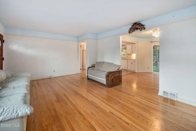 18 Friar Tuck Road, Guilderland, NY 12203