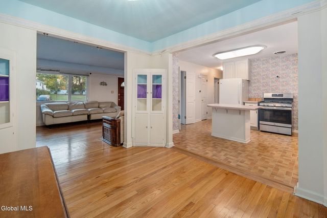 18 Friar Tuck Road, Guilderland, NY 12203