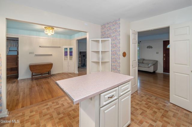 18 Friar Tuck Road, Guilderland, NY 12203