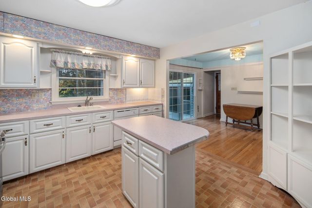 18 Friar Tuck Road, Guilderland, NY 12203