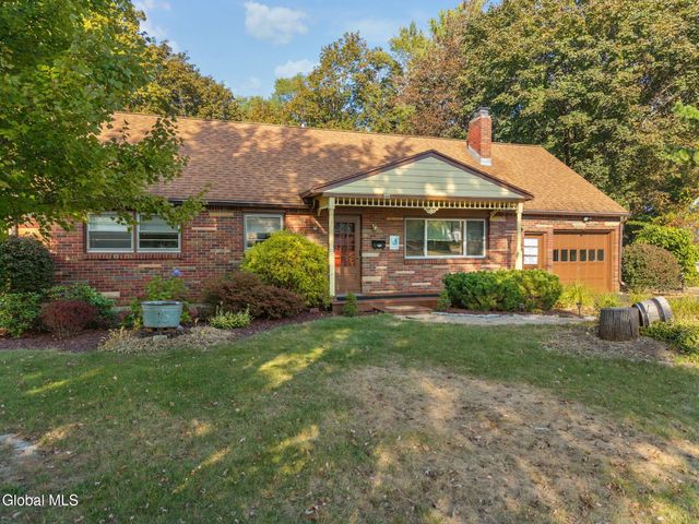 18 Friar Tuck Road, Guilderland, NY 12203