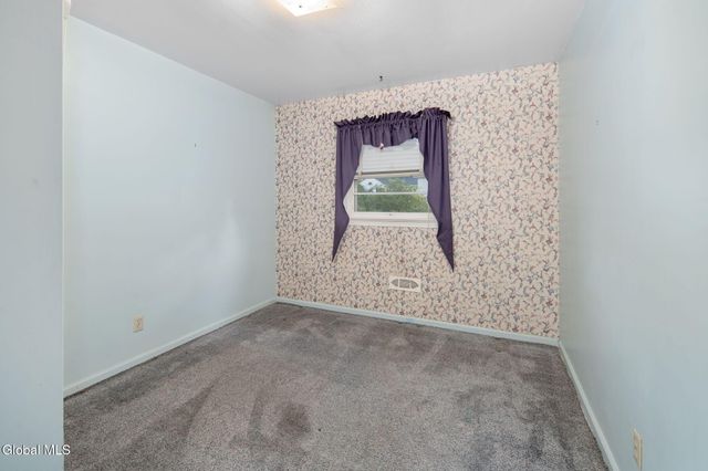 18 Friar Tuck Road, Guilderland, NY 12203