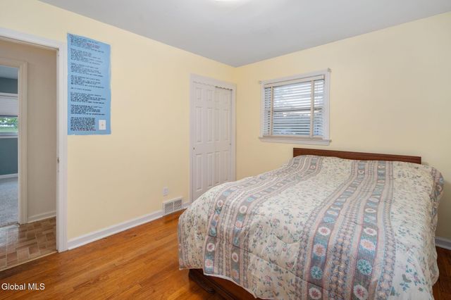 18 Friar Tuck Road, Guilderland, NY 12203