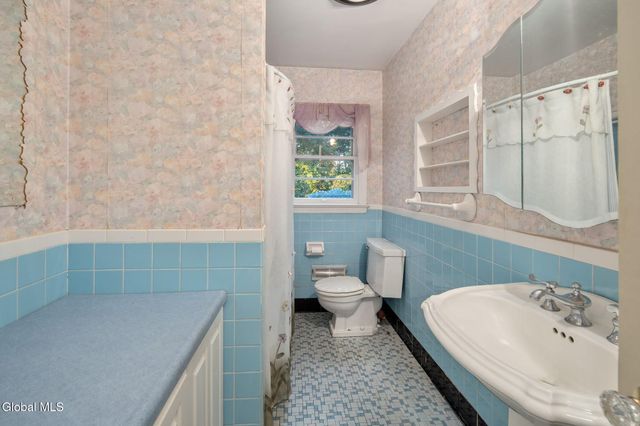 18 Friar Tuck Road, Guilderland, NY 12203