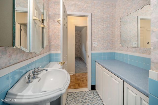 18 Friar Tuck Road, Guilderland, NY 12203