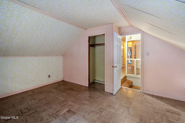 18 Friar Tuck Road, Guilderland, NY 12203