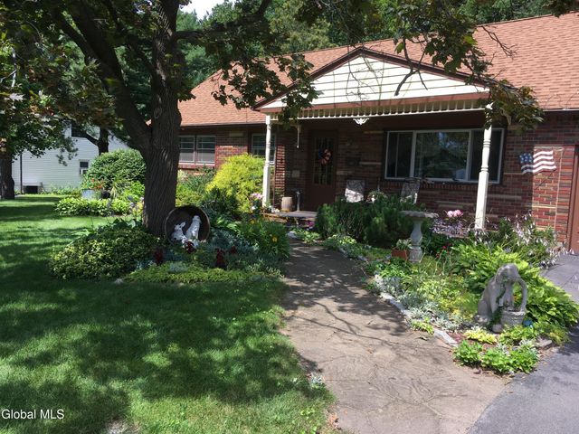 18 Friar Tuck Road, Guilderland, NY 12203