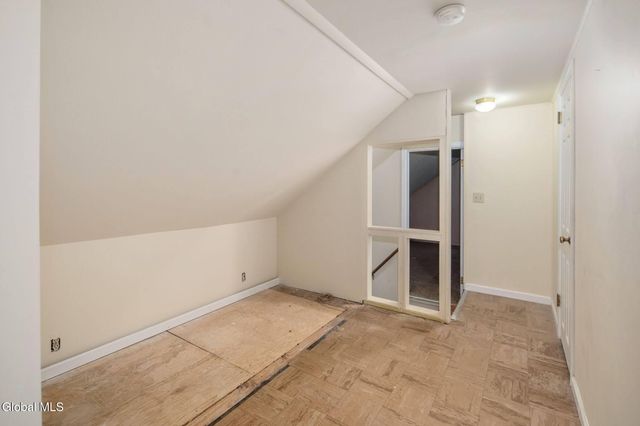 18 Friar Tuck Road, Guilderland, NY 12203