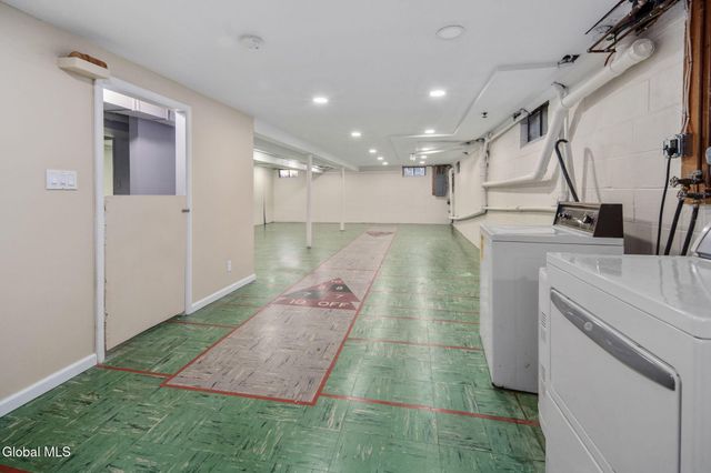 18 Friar Tuck Road, Guilderland, NY 12203