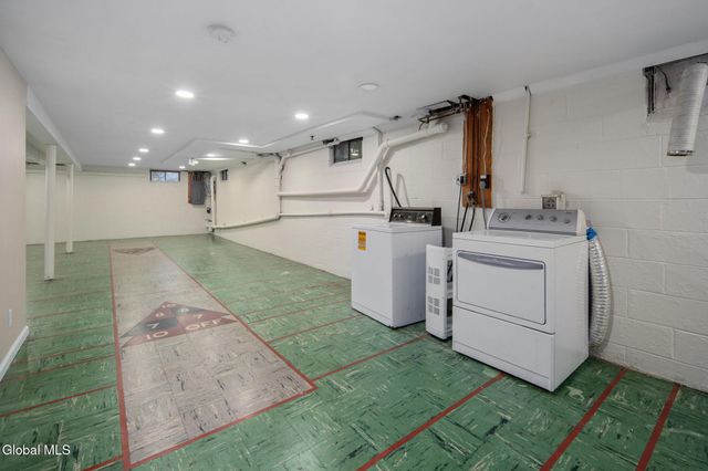 18 Friar Tuck Road, Guilderland, NY 12203