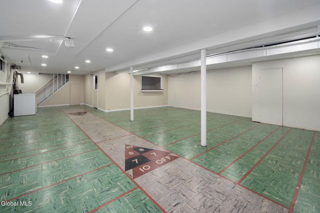 18 Friar Tuck Road, Guilderland, NY 12203