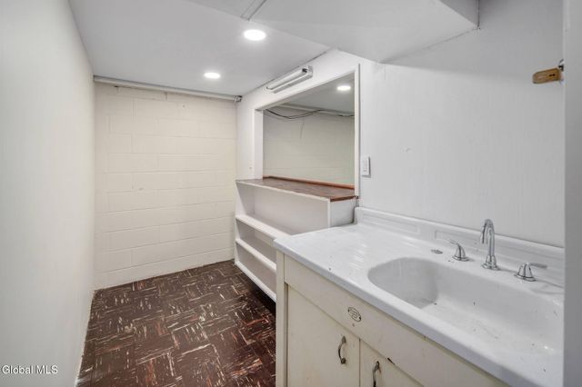 18 Friar Tuck Road, Guilderland, NY 12203