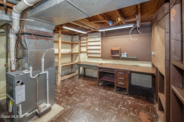 18 Friar Tuck Road, Guilderland, NY 12203