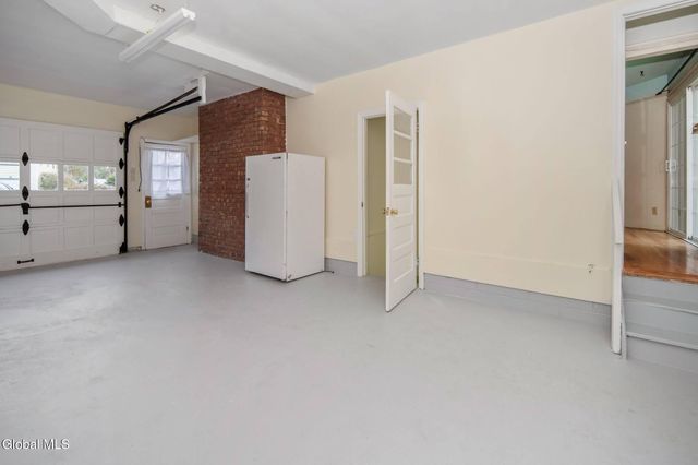 18 Friar Tuck Road, Guilderland, NY 12203