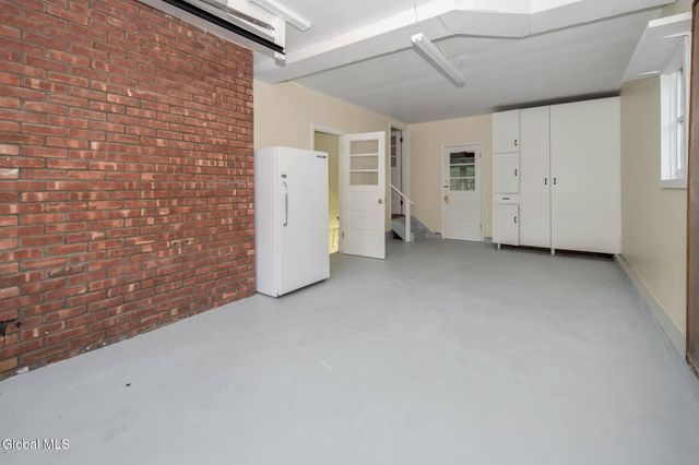 18 Friar Tuck Road, Guilderland, NY 12203