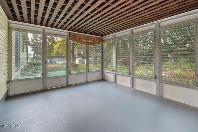 18 Friar Tuck Road, Guilderland, NY 12203