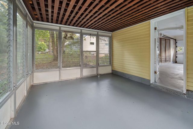 18 Friar Tuck Road, Guilderland, NY 12203