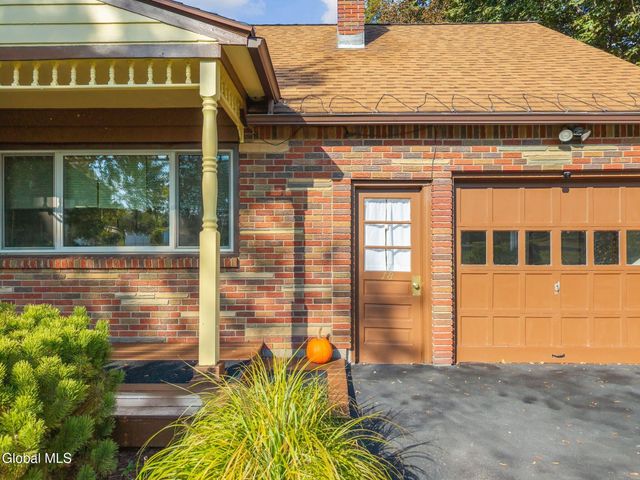 18 Friar Tuck Road, Guilderland, NY 12203