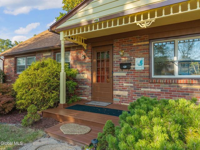 18 Friar Tuck Road, Guilderland, NY 12203