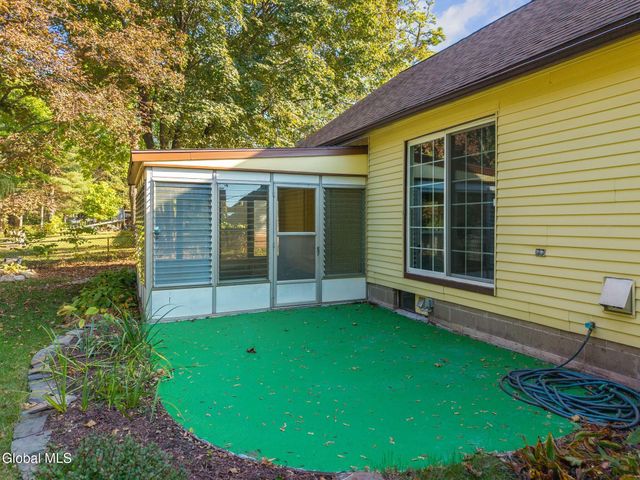 18 Friar Tuck Road, Guilderland, NY 12203