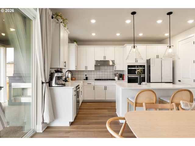 17305 Nw ANTONIO St, Portland, OR 97229