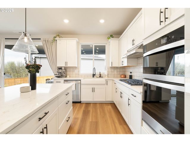 17305 Nw ANTONIO St, Portland, OR 97229