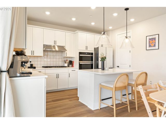 17305 Nw ANTONIO St, Portland, OR 97229