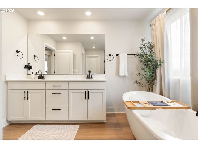 17305 Nw ANTONIO St, Portland, OR 97229