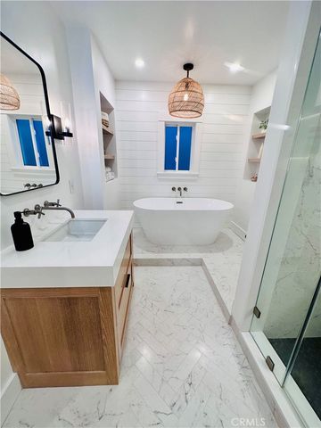 611 Avenue C, Redondo Beach, CA 90277