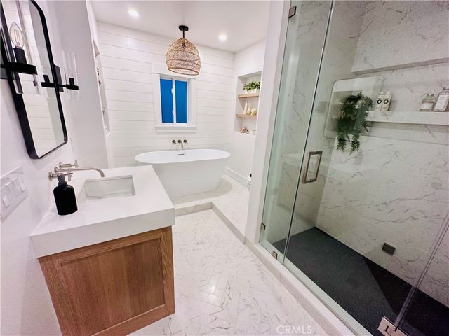 611 Avenue C, Redondo Beach, CA 90277