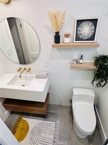 611 Avenue C, Redondo Beach, CA 90277