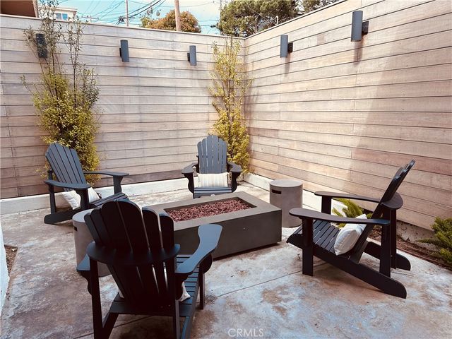 611 Avenue C, Redondo Beach, CA 90277