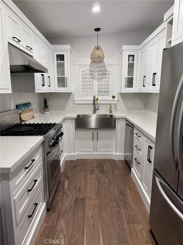 611 Avenue C, Redondo Beach, CA 90277