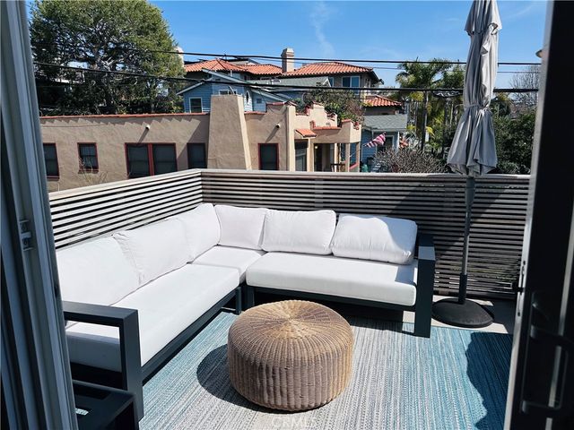 611 Avenue C, Redondo Beach, CA 90277