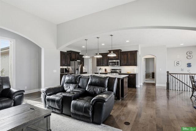 516 Sherwood Drive, Gretna, NE 68028