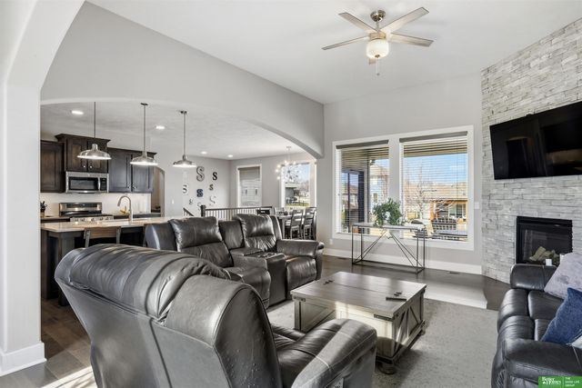 516 Sherwood Drive, Gretna, NE 68028