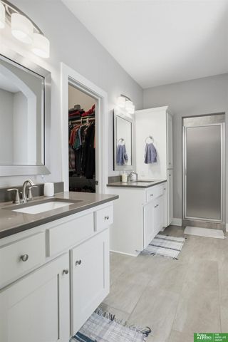 516 Sherwood Drive, Gretna, NE 68028