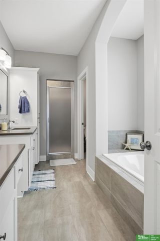 516 Sherwood Drive, Gretna, NE 68028