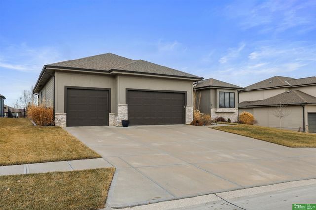 516 Sherwood Drive, Gretna, NE 68028