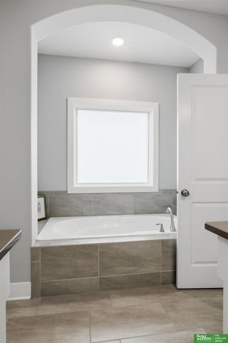 516 Sherwood Drive, Gretna, NE 68028