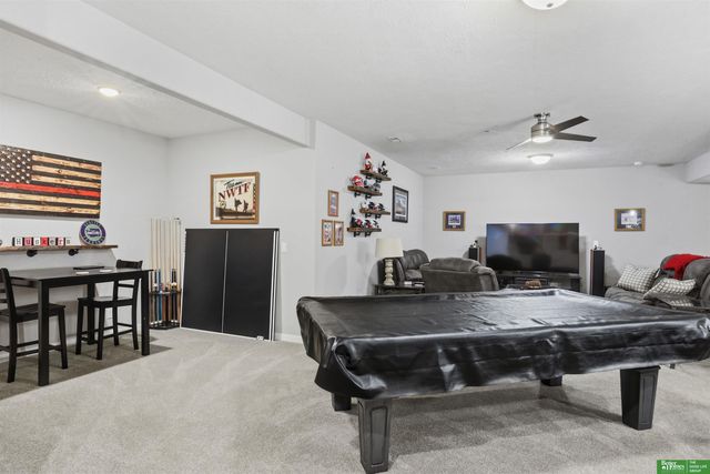 516 Sherwood Drive, Gretna, NE 68028